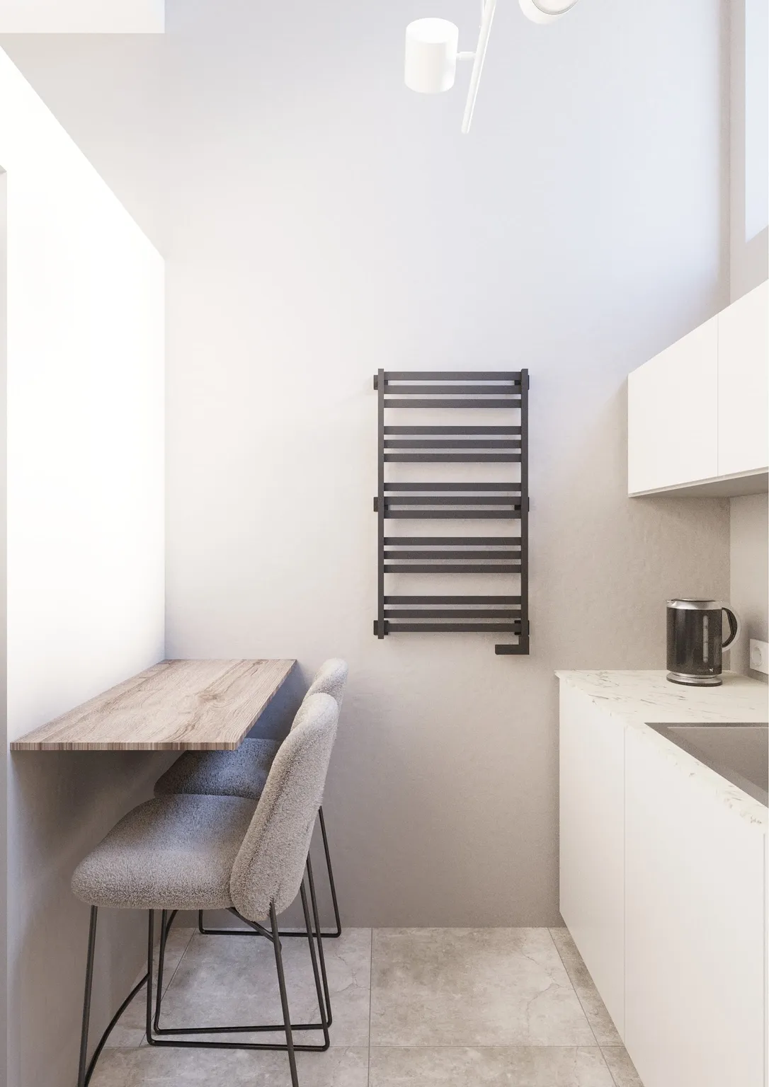 Przytulny kącik kuchenny z drewnianym stołem, białym blatem, czajnikiem, czarnym wieszakiem na ręczniki i minimalistycznym designem.